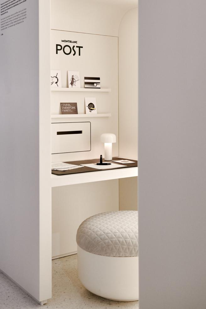 参观者可透过Montblanc Post服务，写明信片寄到世界各地。（Montblanc提供）