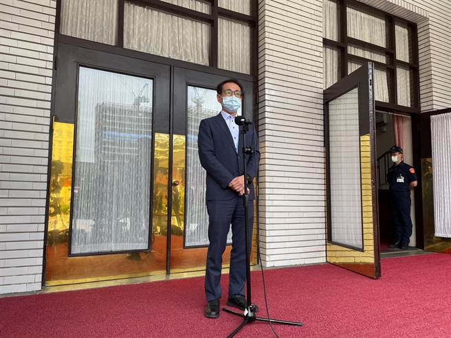 民進黨立法院黨團幹事長鄭運鵬今（13日）表示，目前防疫重要，不認為他會想這個事情。（葉書宏攝）