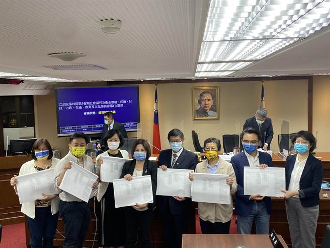 歷经2天的审查，昨日立法院联席委员会完成《温室气体减量及管理法》修正草案初审。（李柏澔摄）