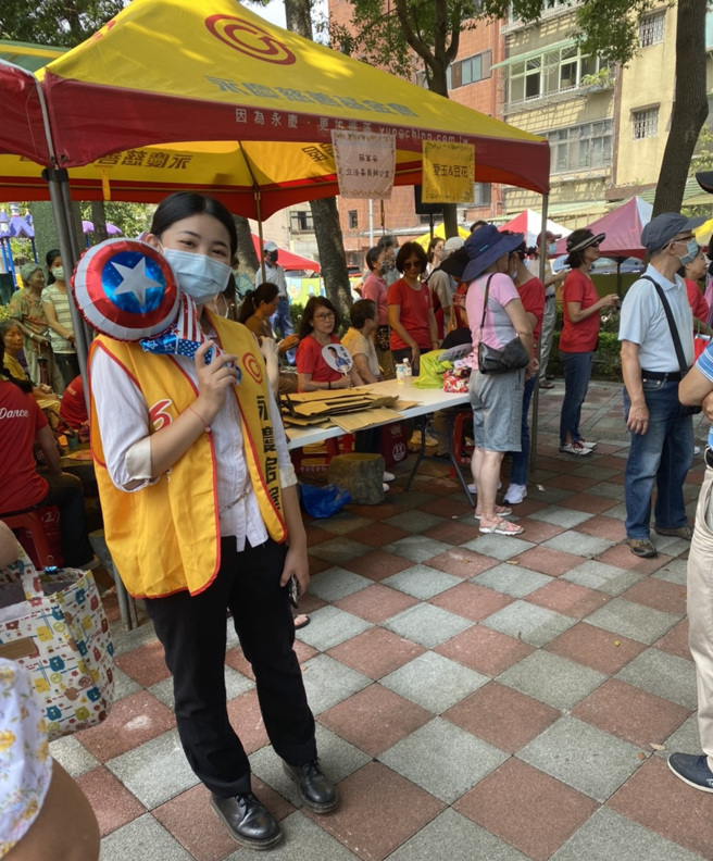 英文系毕业的郁雯选择加入永庆房屋服务专员职位，为邻里与社区增添满满的活力。图/永庆房屋提供