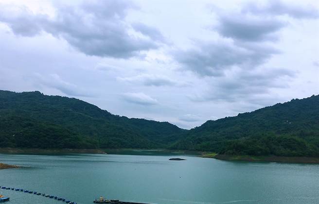 拜越域引水所赐，台南南化水库13日水位是9年来同期最高，达170.83公尺。（刘秀芬摄）