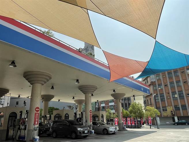 歐盟禁運俄油計畫擱置，國際原油進一步回落，中油預計下周再調降汽柴油價每公升0.2元，但連續五周降幅不到1元。(圖／中油提供)