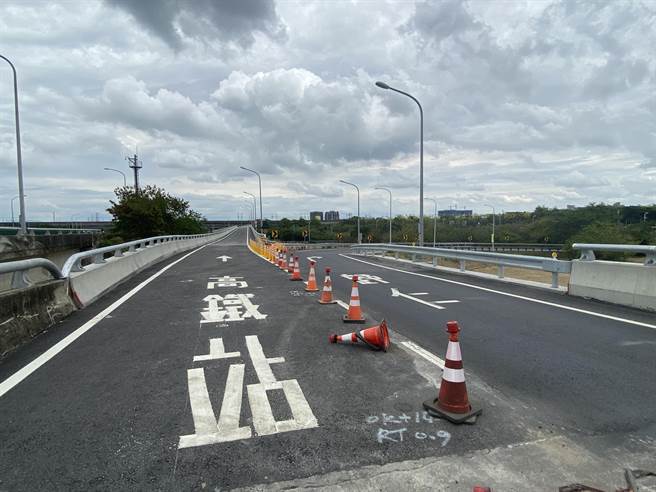 斥资约3亿元新开辟的台86线大潭交流道东向匝道已完工，5月20日通车。（曹婷婷摄）