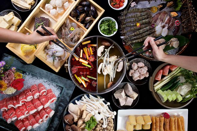 长荣凤凰酒店礁溪推出平日单人午餐券，最低平均1张800元，使用在烟波亭再送海鲜盘。（长荣凤凰酒店提供）