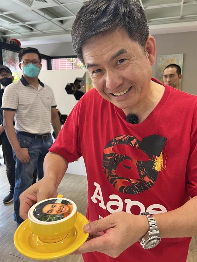 洪都拉斯代班民視《綜藝新時代》。（民視提供）