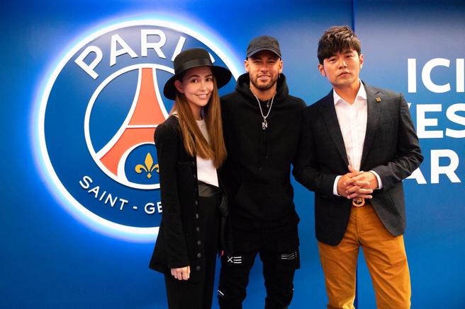 周杰伦、昆凌去年曾晒出与内马尔合照，相当吸睛。（杰威尔音乐提供）