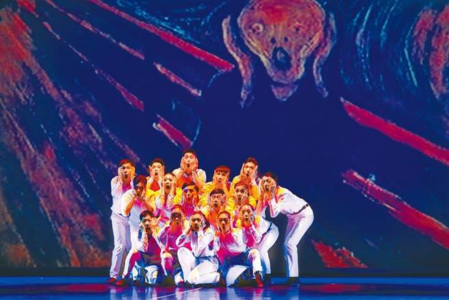 连续三年疫情让表演艺术界眾多剧场人才流失，纸风车文教基金会将招募文艺青年工作大队。图为纸风车剧团2019《纸风车幻想曲》。（邓博仁摄，本报资料系照片）