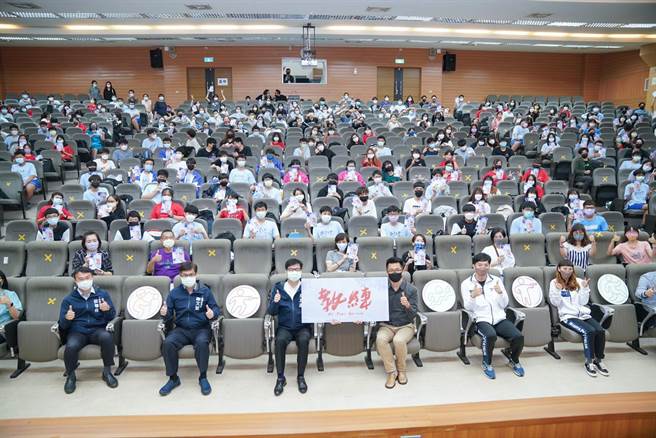 纪录片《教练》13日在左营高中映演。（高雄巿政府提供）