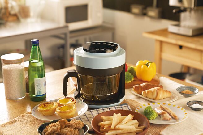 玻璃3D气旋无油空气炸锅打造轻油少烟环保新时代，又能保有体验炸物美食的幸福感。图／业者提供