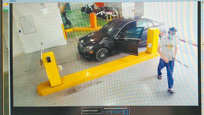 新店央北青年社宅某住户在社区内持西瓜刀閒晃，造成其他住户恐慌，遭新北住都中心强制退租。（新北住都中心提供／陈慰慈新北传真）