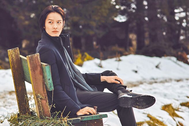 曹佑寧在《詭棋》中有大量英文台詞。（華映提供）