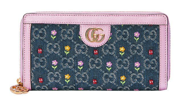 Gucci粉蓝色GG单寧长夹，2万5900元。（Gucci提供）
