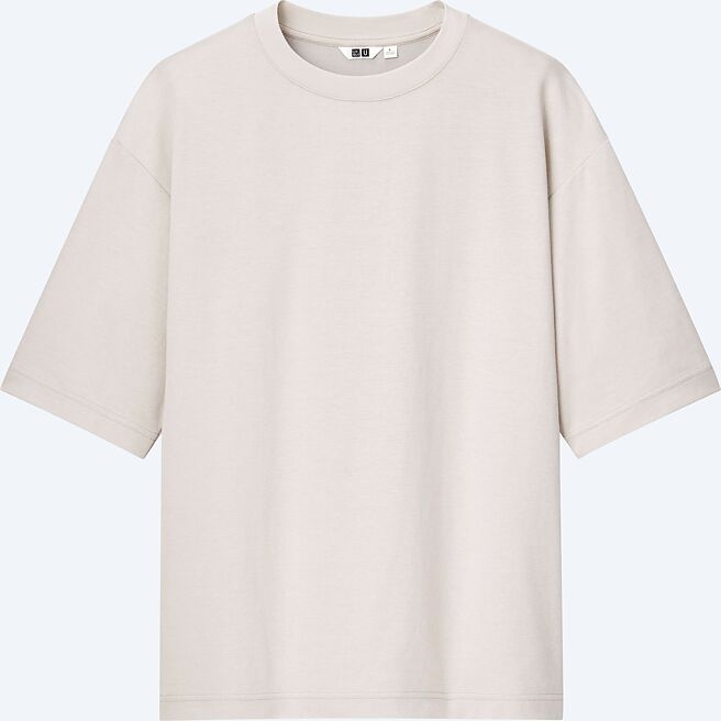 UNIQLO「U AIRism棉质宽版圆领T恤」，透气机能适合夏季穿搭，590元。（UNIQLO提供）