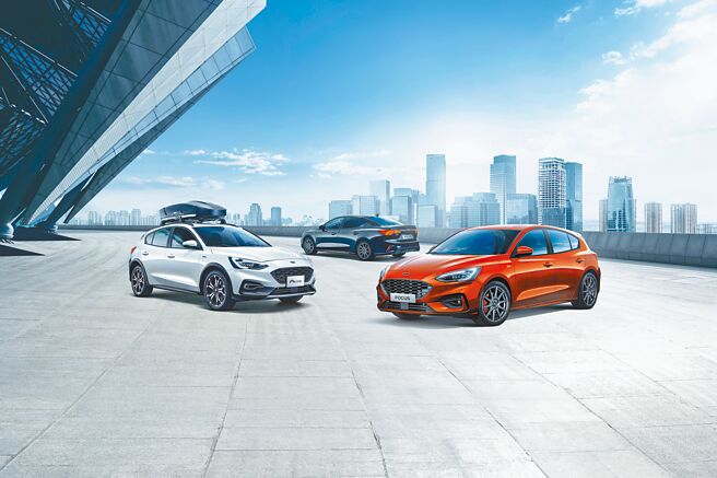 本月入主22.5年式Ford Focus Active（左起）、Focus，以及Kuga车系任一车款并完成领牌手续，即可升级配件E-Mirror电子式智慧后视镜。（福特六和提供）