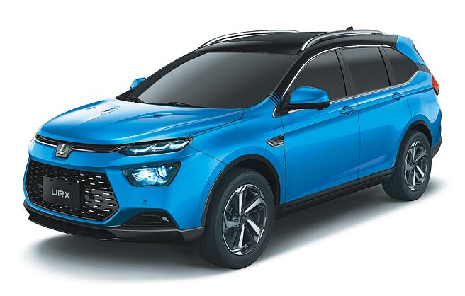 LUXGEN URX搭载超越同级车的LINK+智联网，透过手机AR远端遥控发动车辆，并在上车前即启动「一键清新」功能。（纳智捷提供）