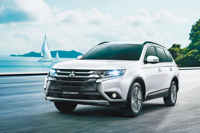 中华三菱Outlander 22年式2WD售价91.5至113.5万元，4WD售价110.5万元，购买指定车型即享有Panasonic9吋触控多媒体主机免费升级。（中华三菱提供）