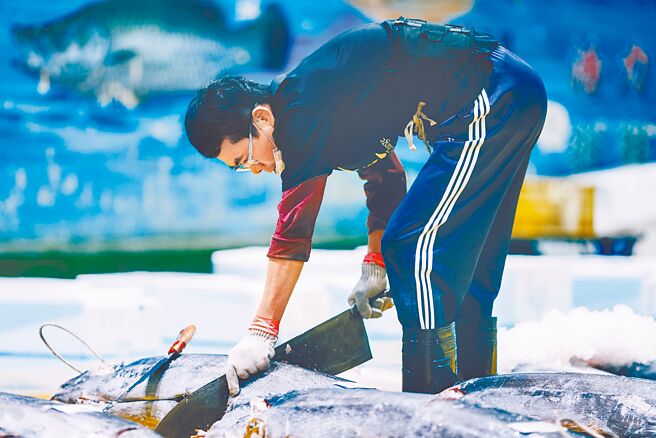 林楷伦说，写作是陪家人的副产品，从没后悔过。（赖小路摄／宝瓶文化提供）