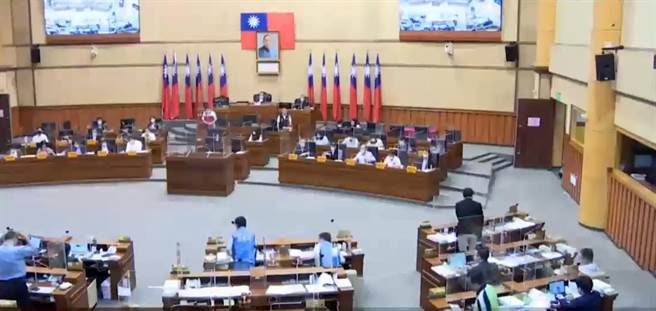 ▲基隆市議會13日晚間表決，將定期會總質詢改為書面質詢。這也是全國本屆議會將總質詢改為書面的首例。（基隆市議會提供／張志康基隆傳真）