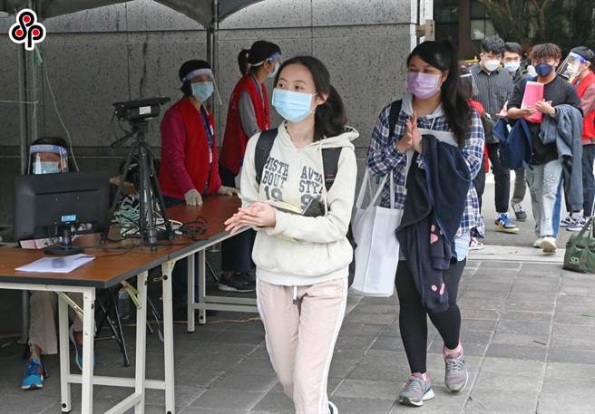 本土疫情严峻，确诊人数每日飙增，教育部13日召开大专校院防疫长会议，放宽诸多校园管理措施。(示意图／本报资料照)