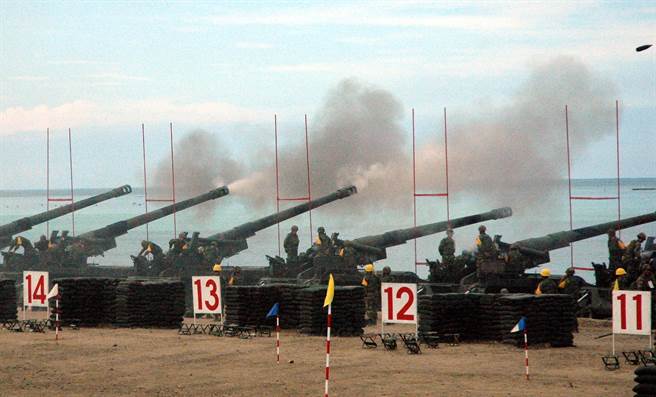 三軍聯訓基地傳出大規模染疫，14日已有27名官兵透過防疫巴士送回新竹原單位隔離照顧。（本報資料照片）