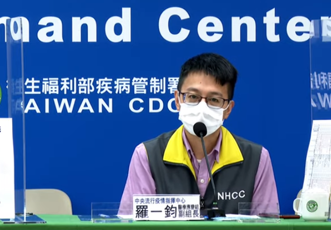 罗一钧指出，疫情高峰期还没到，不排除上看每日10万人确诊。（指挥中心提供）