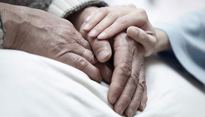 超暖救护员感动眾网友。(图/翻摄自shutterstock)
