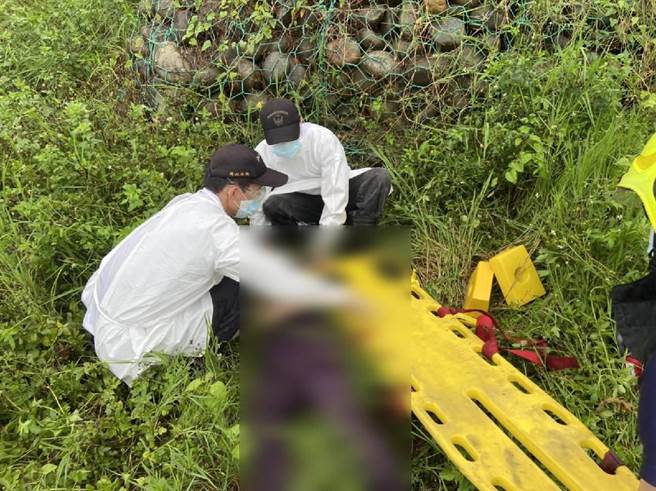 高雄市冈山区景点岗山之眼一名60岁女游客14日疑似从桥上坠落，消防局人员获报到场抢救，送医时OHCA（心肺功能停止状态）。（翻摄照片／林瑞益高雄传真）