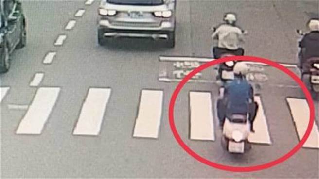 失业的吴嫌因脚踏车损坏，竟偷机车代步，遭警方2小时内逮获。（读者提供／程炳璋台南传真）