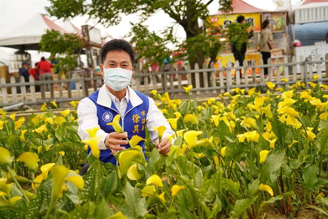 桃园市议员徐其万宣布他与4名助理都确诊。（摘自徐其万脸书）