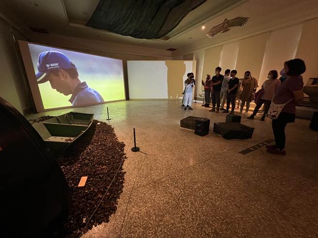 此次展览以官田水稻与菱角为背景，将农耕技艺和文化以艺术方式，诉说人与土地的紧密连结。（张毓翎摄）