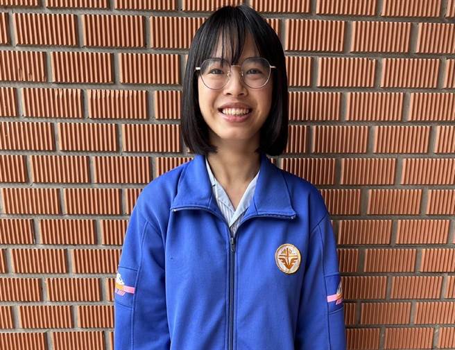 靠着写作上台大，云林县四湖乡文生高中吴琼文用文字铺出自己的路。（文生高中提供／张朝欣云林传真）