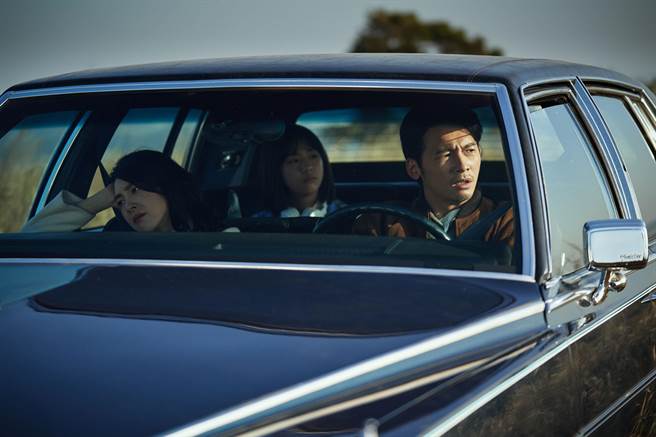 温升豪与曾佩瑜在《梦游乐园》饰演有名无实的夫妻。（台北电影节提供）