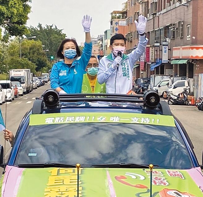 台中市议员何敏诚的儿子何昆霖（右），以第11选区民调最高成绩成功接棒。（摘自何昆霖脸书／林欣仪台中传真）