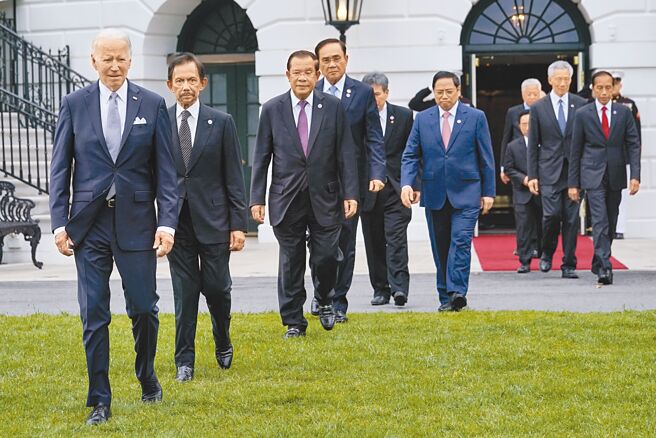 美国总统拜登当地时间12日邀集东协国家领袖举行「美国-东协特别峰会」。（美联社）