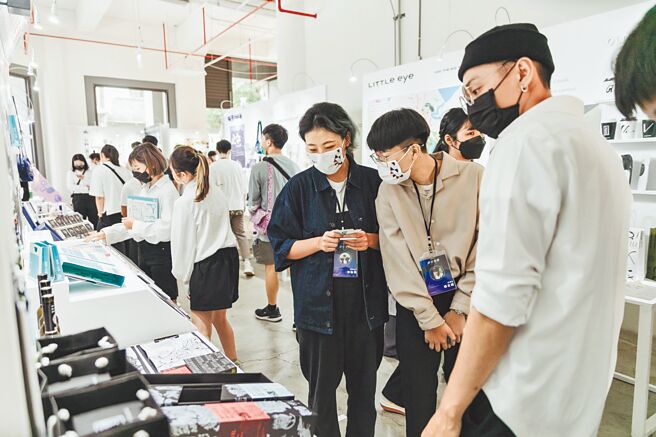 高雄市2022青春设计节开展，设计科系学子展现创意。（驳二提供／曹明正高雄传真）