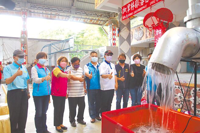 台东县大武乡大竹村加津林部落长期以来民生用水不足，县府13日举行通水典礼，共54户居民受益。（台东县政府提供／蔡旻妤台东传真）