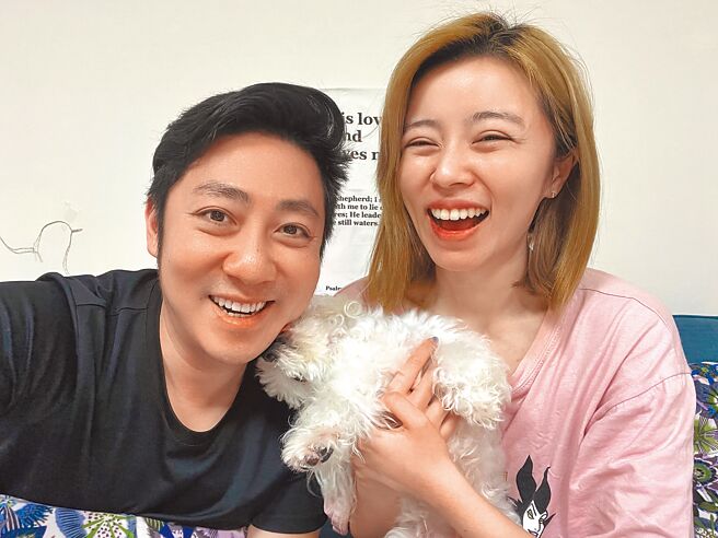 艾成（左）、王瞳夫妻月初雙雙確診。（民視提供）