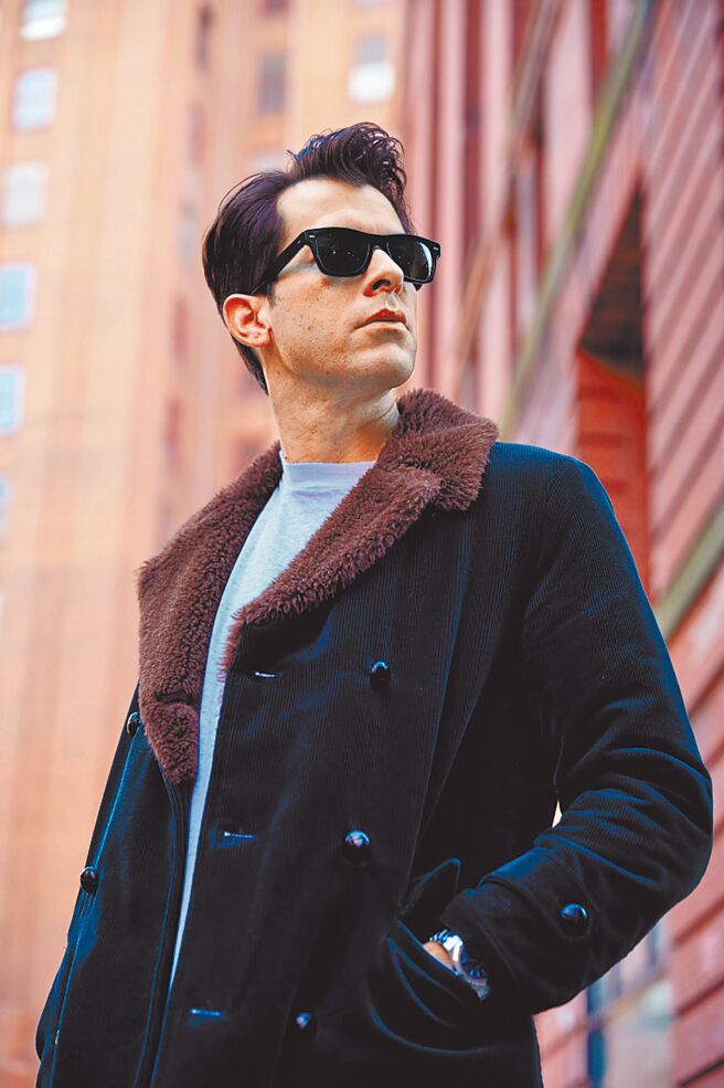 爱彼表品牌大使音乐家兼制作人Mark Ronson为爱彼表创作新曲。（Audemars Piguet提供）