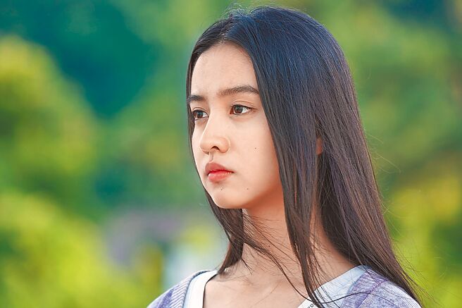 木村光希在《牛首村》中分饰2角。（车库娱乐提供）