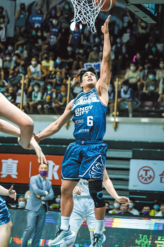 陈坚恩昨替攻城狮贡献13分，其中包含读秒阶段的关键三分球。（攻城狮提供）