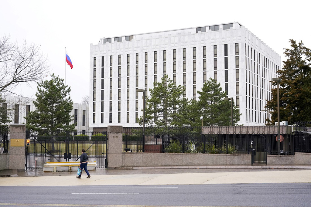 俄罗斯驻美国大使安托诺夫（Anatoly Antonov）14日指控俄罗斯外交官在美国受到威胁，美国干员在大使馆外闲晃。图为俄罗斯驻美国大使馆。（资料照／美联社）(photo:ChinaTimes)