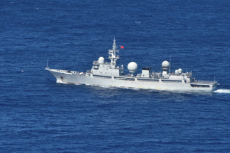 中共海軍航母編隊西出太平洋 間諜船遊弋讓澳洲感受強勢挑戰
