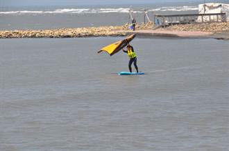 三條崙海水浴場展開衝浪招生 目標2024巴黎奧運風箏衝浪
