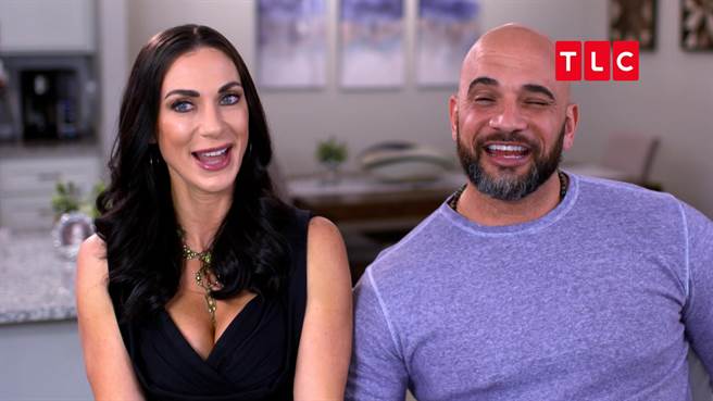 聊起艾咪口中「乾柴烈火」的热恋甜蜜期，吉诺露出了略带腼腆又喜悦的笑容。（TLC旅游生活频道提供）