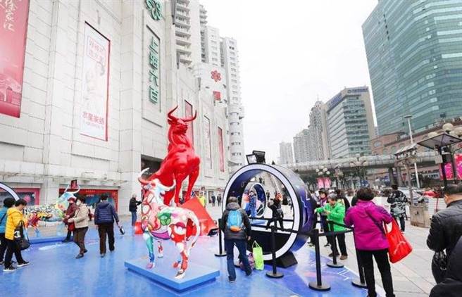 从5月16日起，上海将分阶段推动復商復市。(新华社)