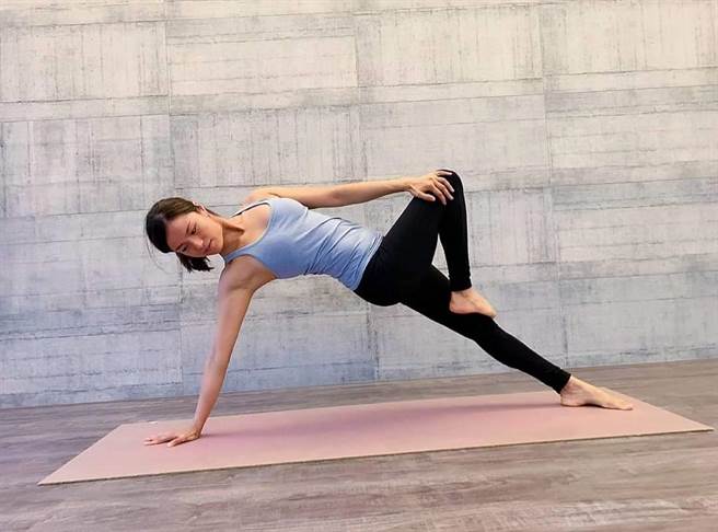 王芬芬婚后在台湾教授瑜珈，做自己有兴趣的事。（移民署提供）