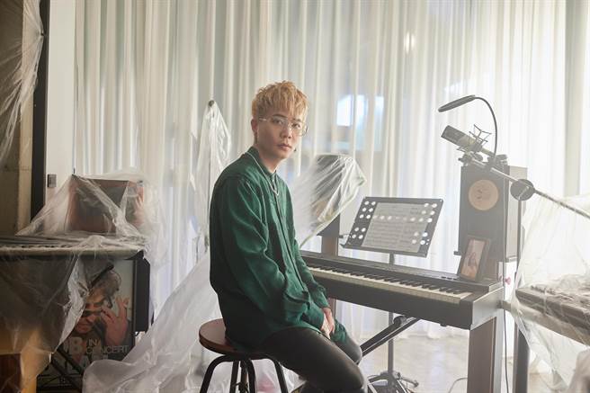 萧秉治即将于5月17日发行睽违四年的第二张全创作专辑《狂人》。相信音乐提供