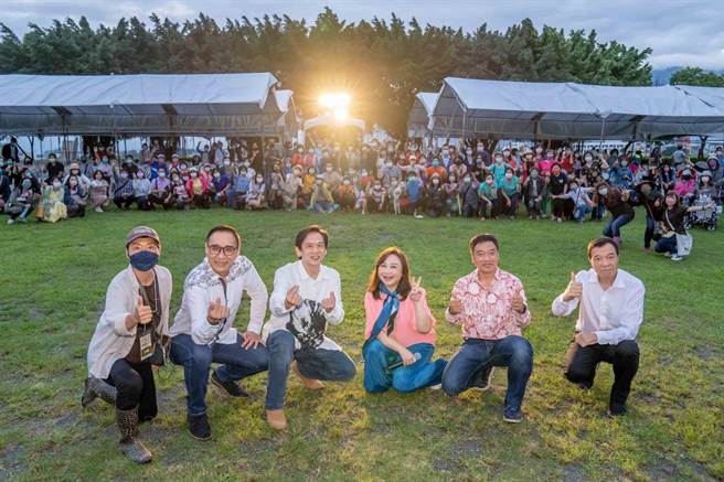 「池上春耕野餐節」14日在池上大坡池畔開唱。（攝影翔子提供）