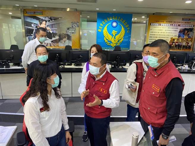 侯友宜今慰問新北市消防局119派遣中心。（新北市消防局提供）