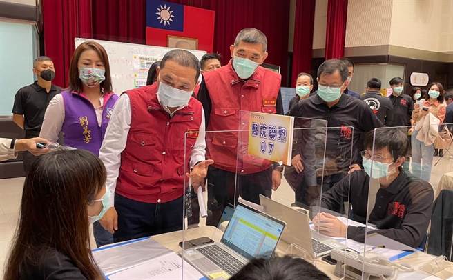 侯友宜今慰問新北市消防局119派遣中心。（新北市消防局提供）